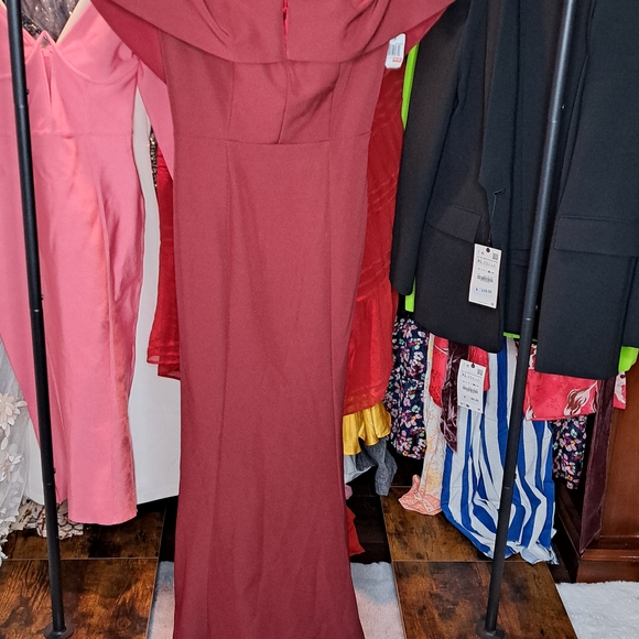 NWT Jarlo Elegant Off-Shoulder Burgundy Dress - Picture 4 of 6